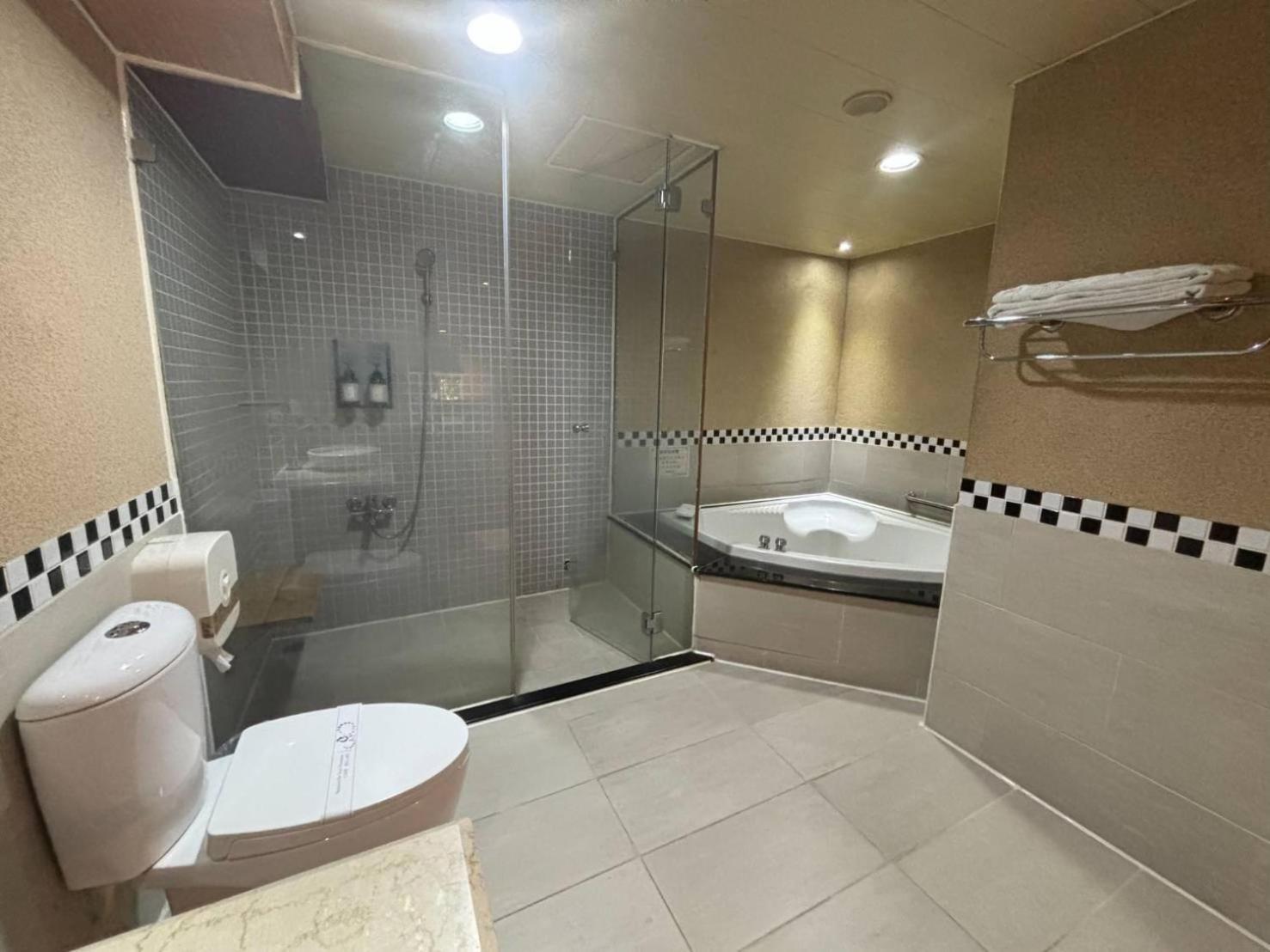 Hua Xiang Motel - Da Chang Kaohsiung Esterno foto