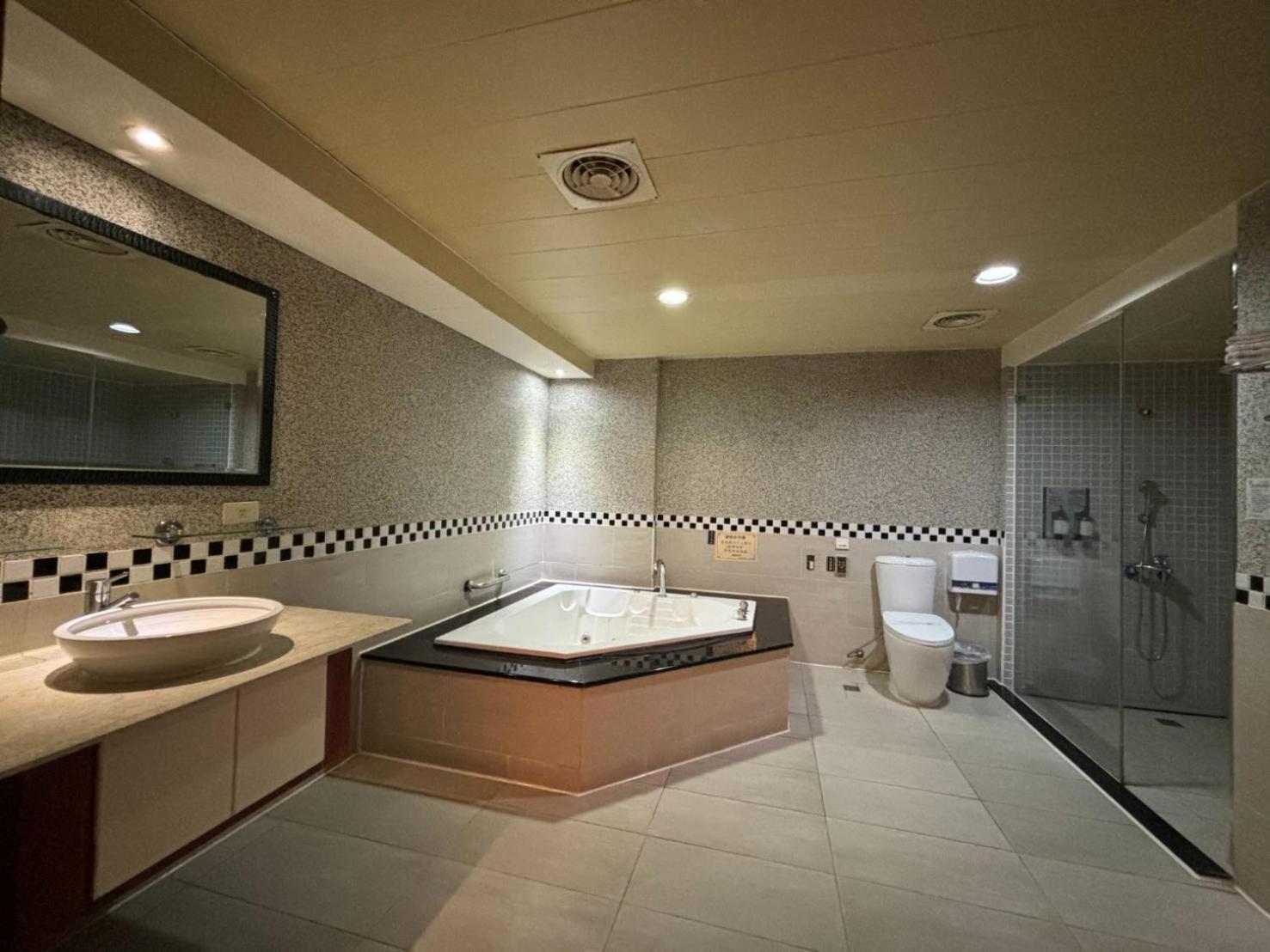 Hua Xiang Motel - Da Chang Kaohsiung Esterno foto
