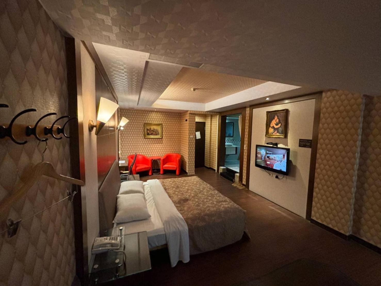 Hua Xiang Motel - Da Chang Kaohsiung Esterno foto