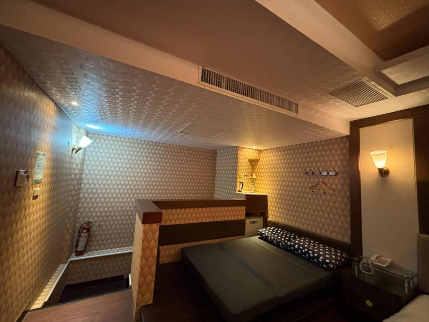 Hua Xiang Motel - Da Chang Kaohsiung Esterno foto