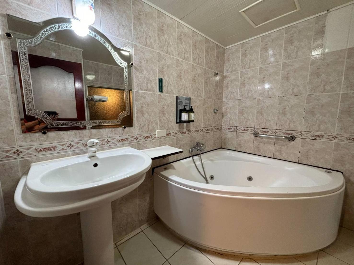 Hua Xiang Motel - Da Chang Kaohsiung Esterno foto