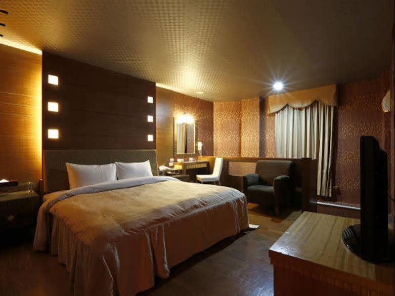 Hua Xiang Motel - Da Chang Kaohsiung Esterno foto